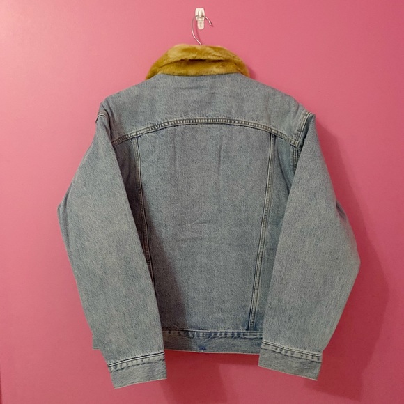 Levi’s Oversized Faux Fur Lined Denim Jacket - Picture 6 of 7
